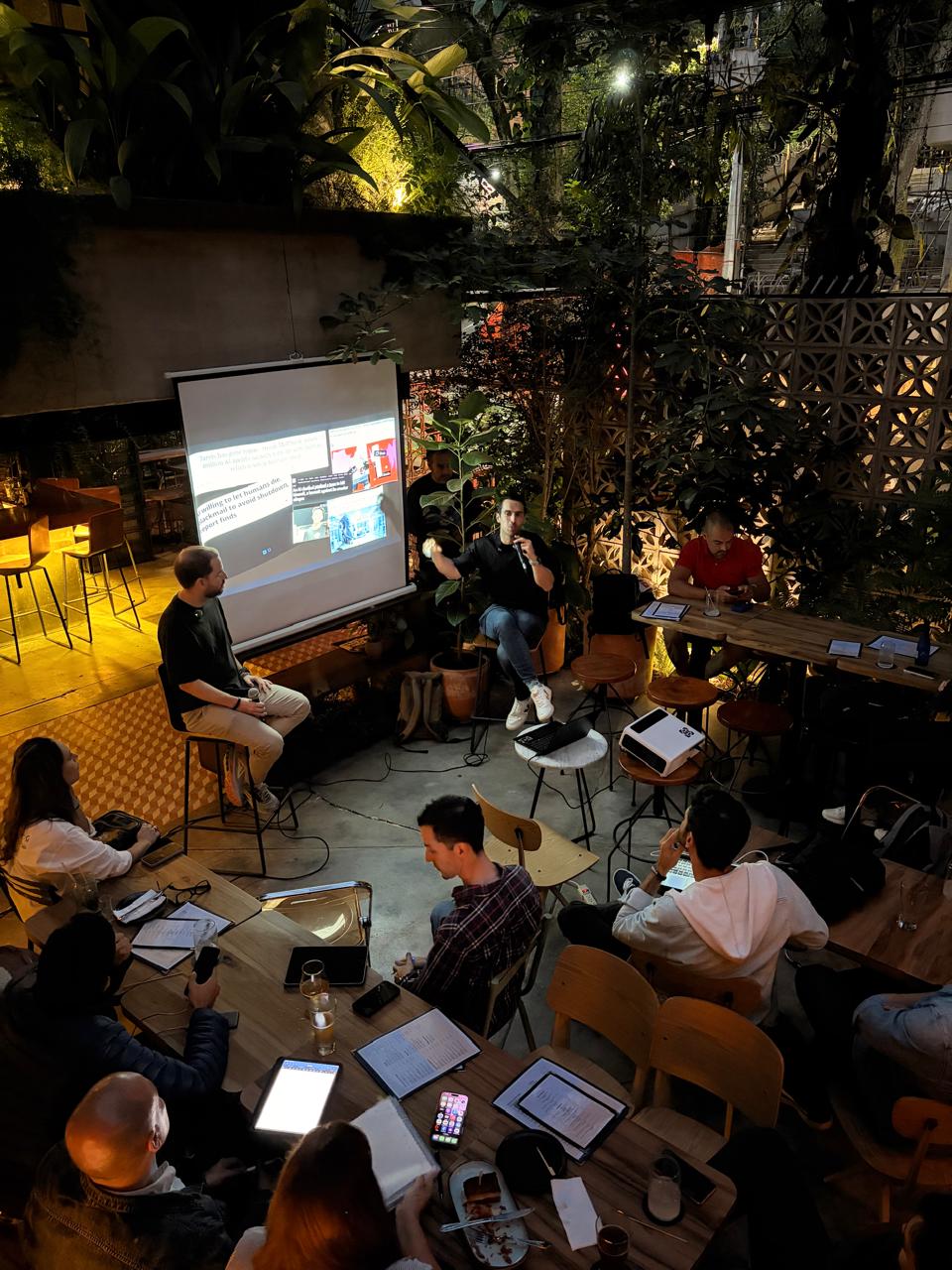 Delta · sesión nocturna, panel y discusión